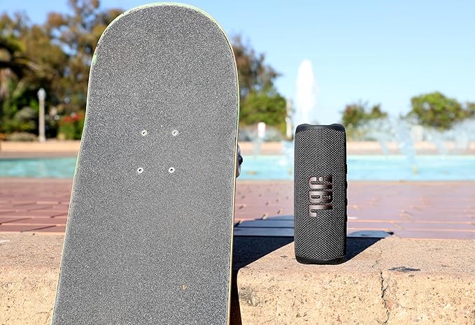 JBL Flip 6 - Portable Bluetooth Speaker, powerful sound and deep bass, IPX7 waterproof, 12 hours of playtime, JBL PartyBoost for multiple speaker pairing for home, outdoor and travel (White)
